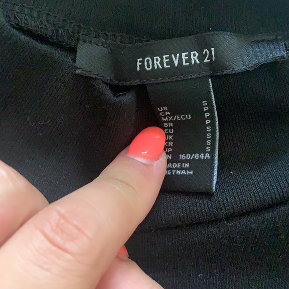 High neck cropped black tee - Picture 2 of 2